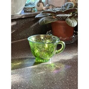 VTG Iridescent Green Glass Cup –‎ Embossed Leaf Pattern – Carnival Glass 2.25"T